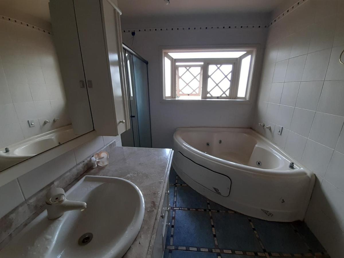 Casa Do Bosque, Espacosa Em Espetacular, 5 Min Centro! Holiday home